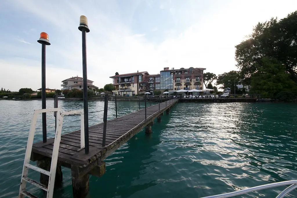 Hotel Aurora Sirmione 3*,